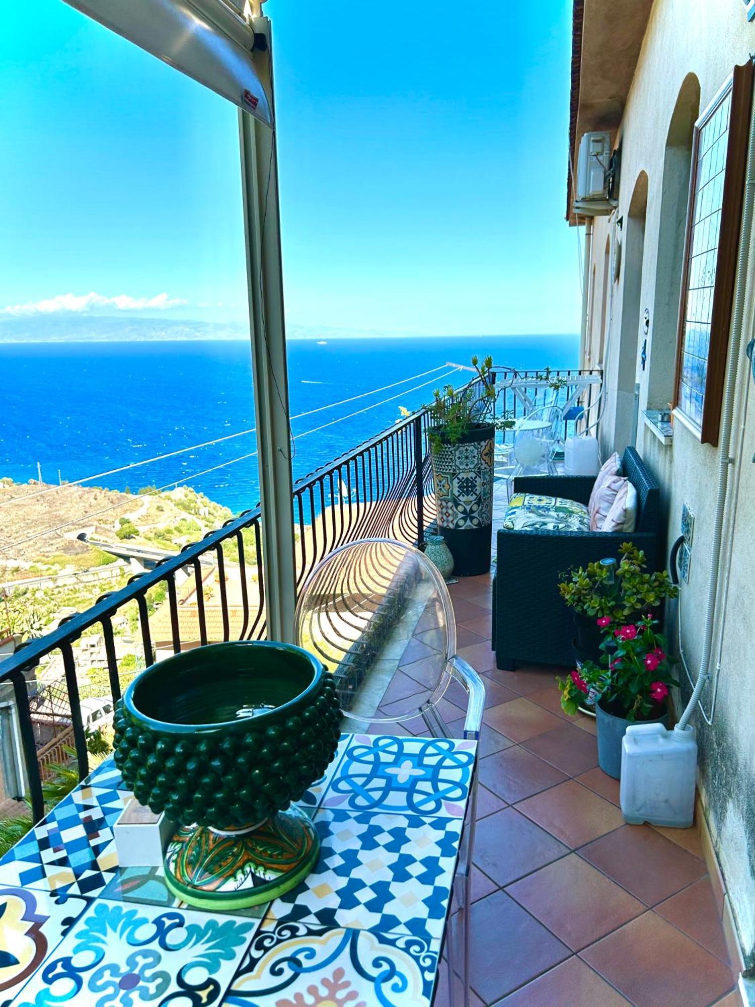 Sun Sky Sea Suite Таормина Екстериор снимка